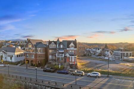 Appartement Charming Studio-Panoramic View-Your Pittsburgh Sanctuary Extérieur photo