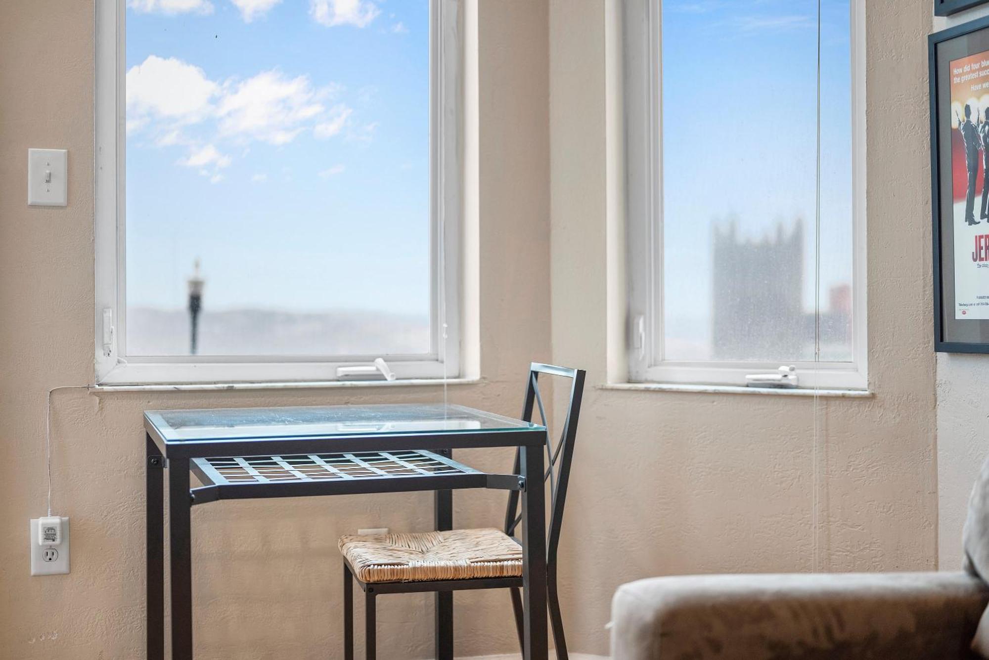 Appartement Charming Studio-Panoramic View-Your Pittsburgh Sanctuary Extérieur photo