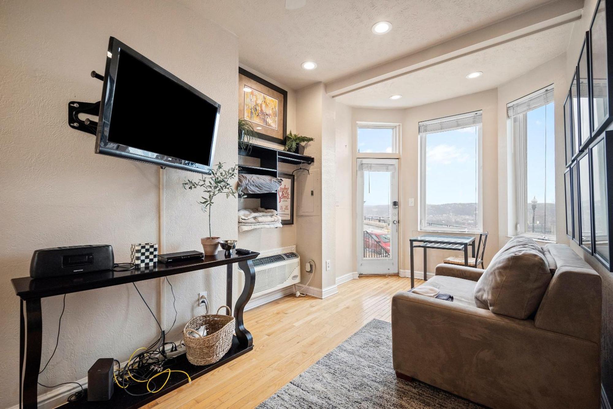 Appartement Charming Studio-Panoramic View-Your Pittsburgh Sanctuary Extérieur photo