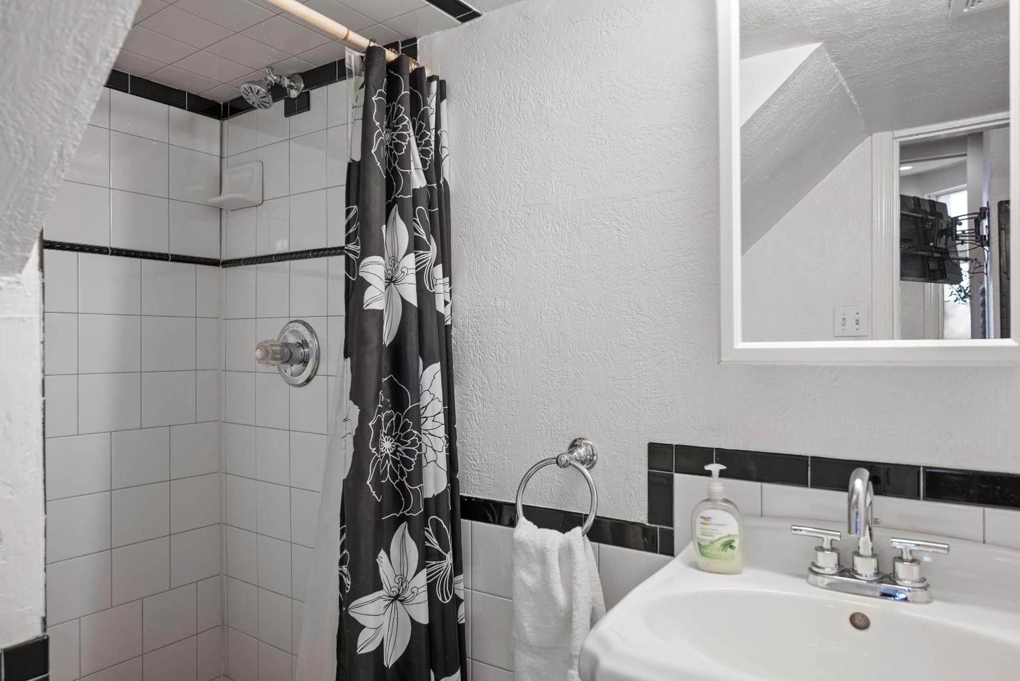 Appartement Charming Studio-Panoramic View-Your Pittsburgh Sanctuary Extérieur photo