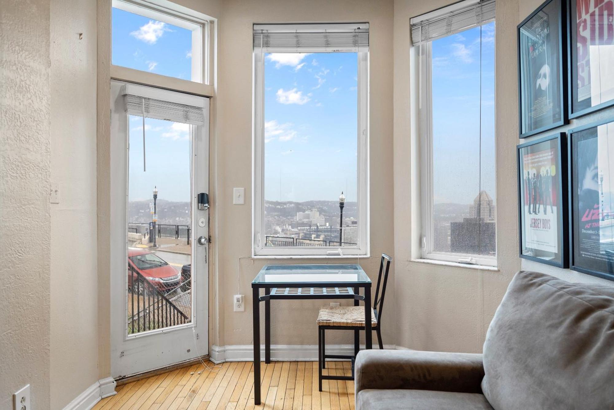 Appartement Charming Studio-Panoramic View-Your Pittsburgh Sanctuary Extérieur photo
